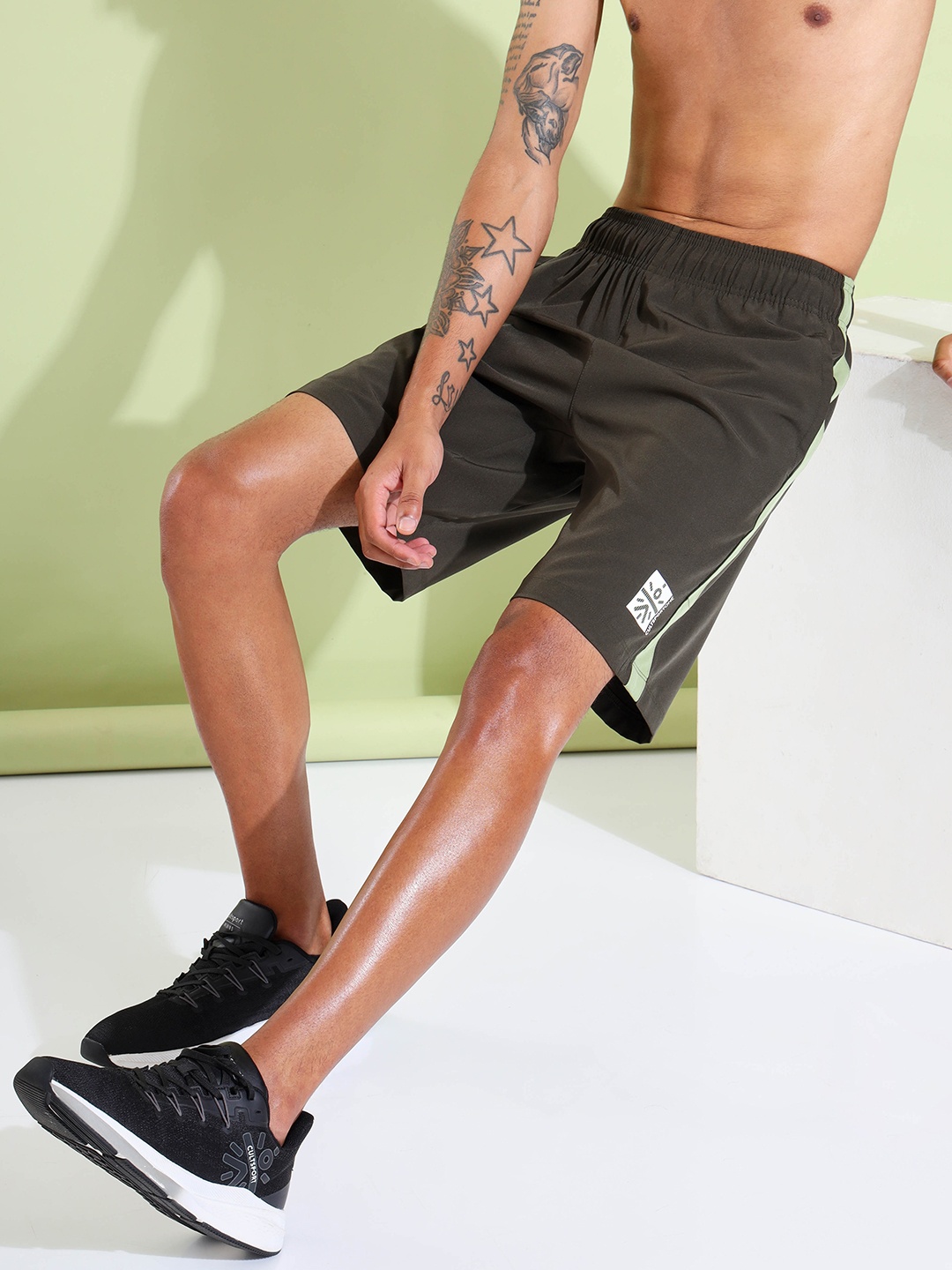 

CULT Men Workout Shorts with Contrast Panels, Olive