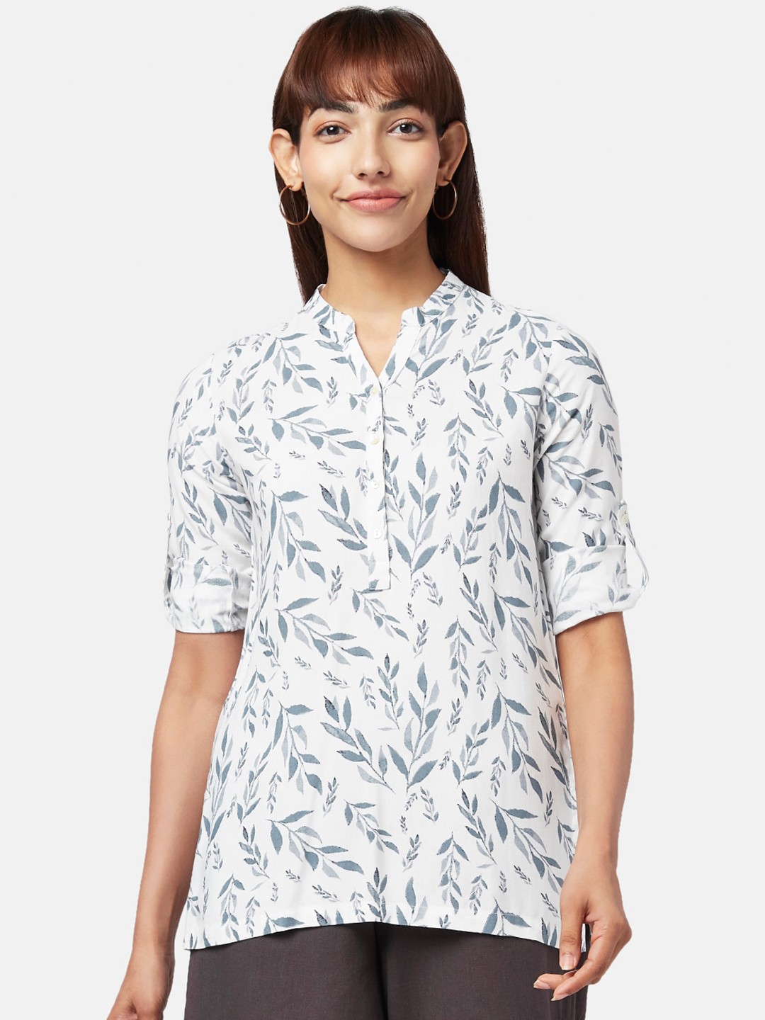 

AKKRITI BY PANTALOONS Off White & Grey Viscose Rayon Mandarin Collar Printed Tunic