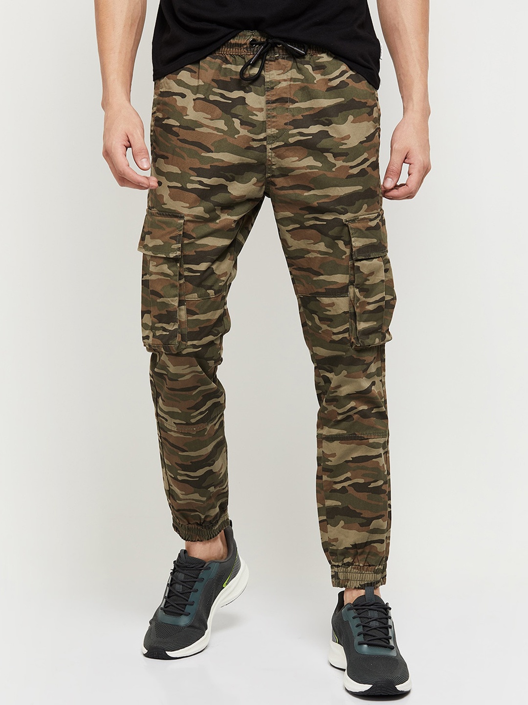 

max Men Olive Green Camouflage Printed Joggers Trousers