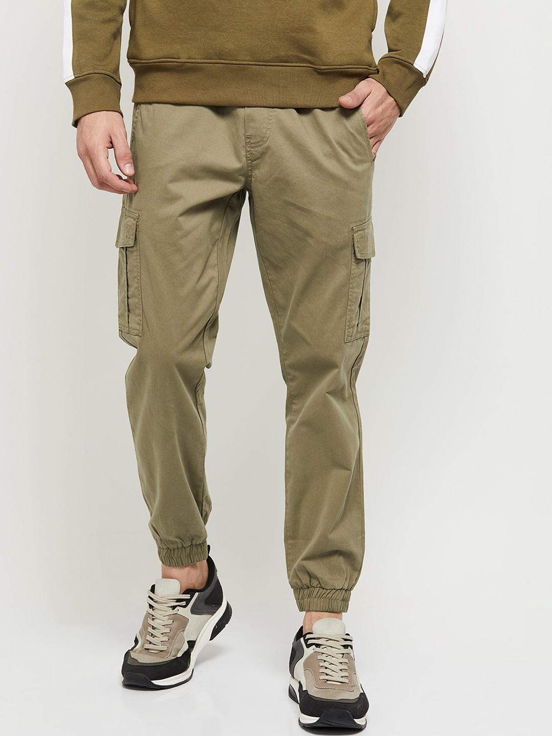 

max Men Green Cargos Trousers