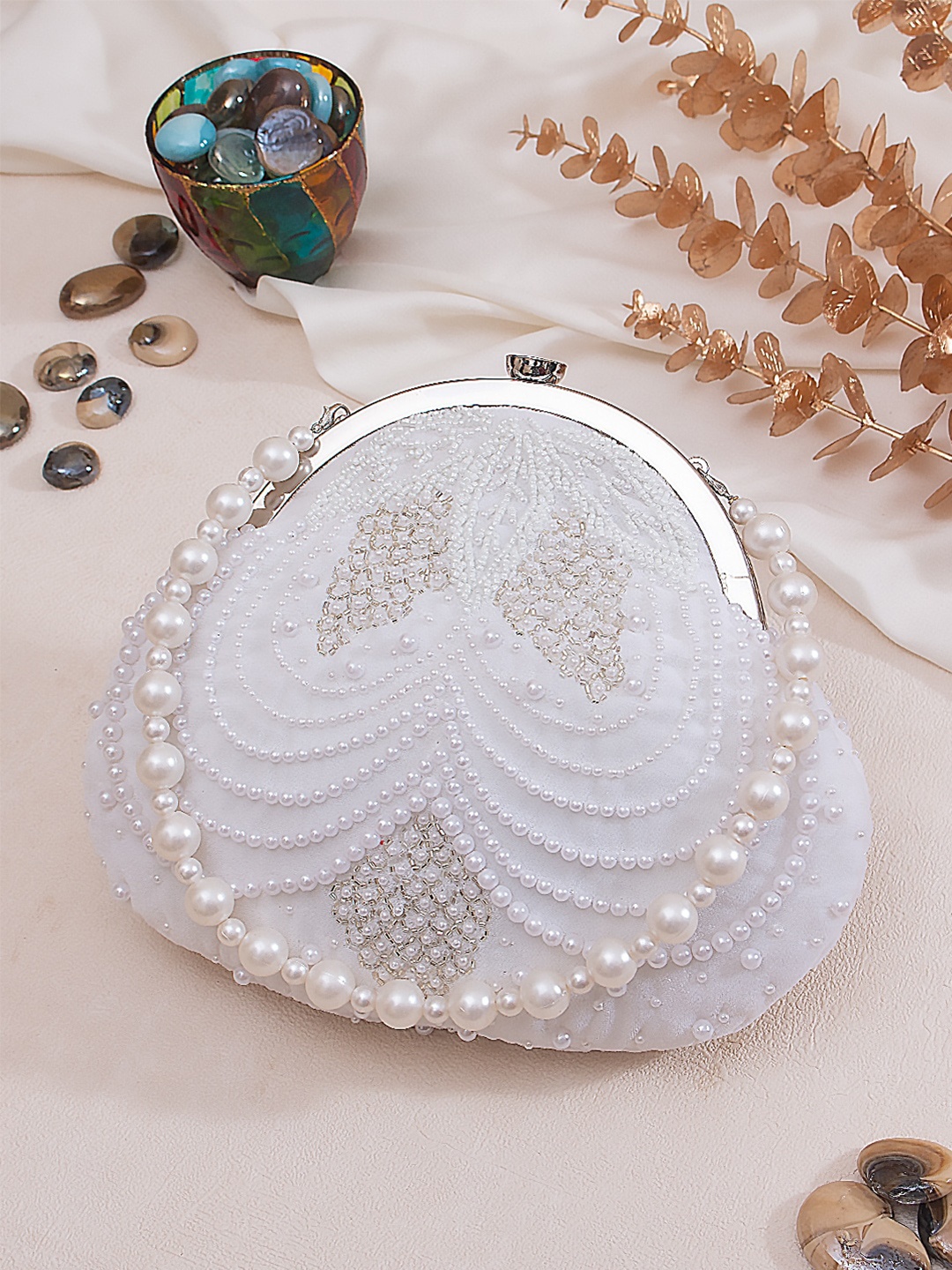 

Swisni White Embroidered Purse Clutch