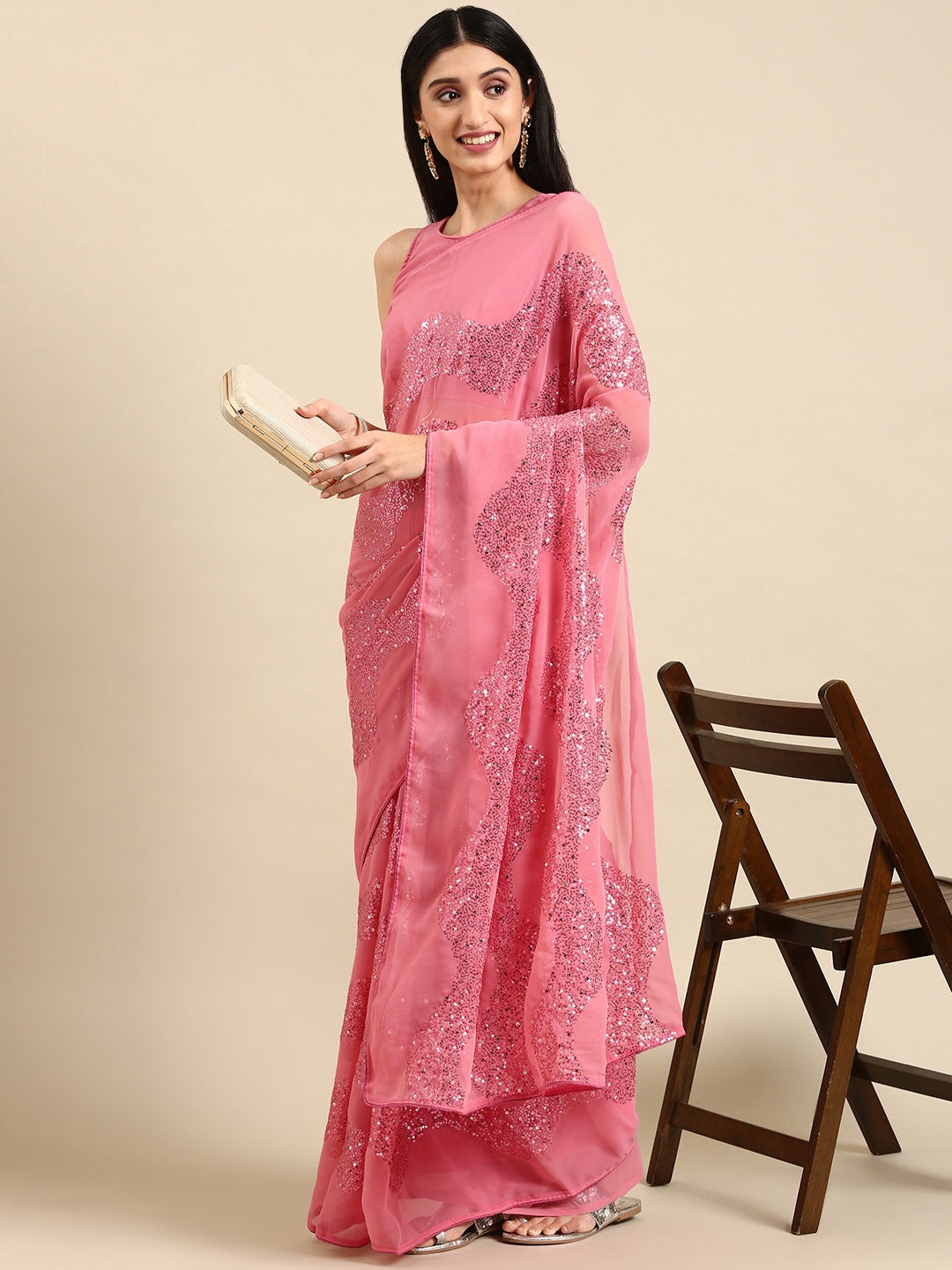 

VAIRAGEE Embellished Sequinned Saree, Peach