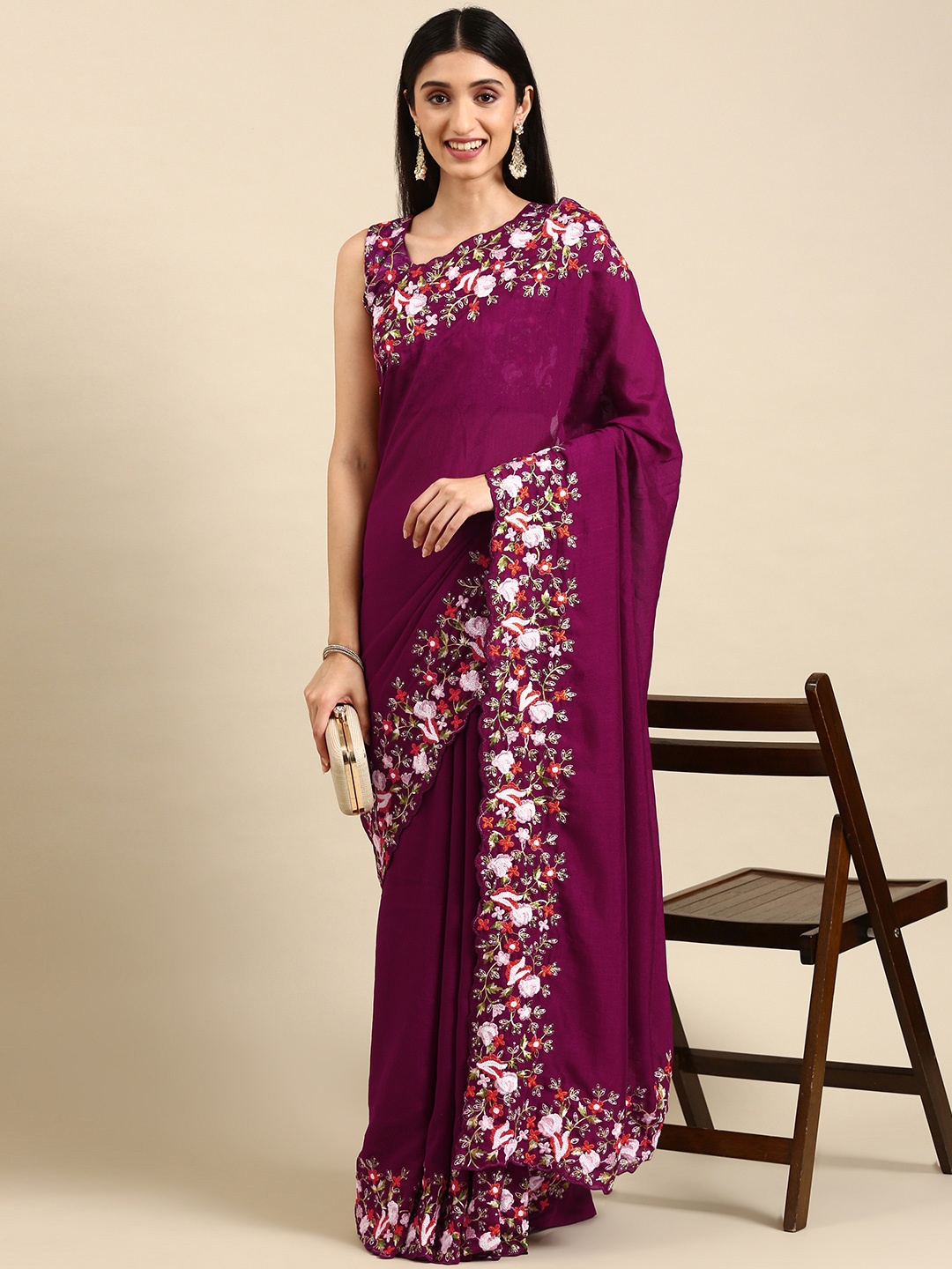 

VAIRAGEE Burgundy Embroidered Saree