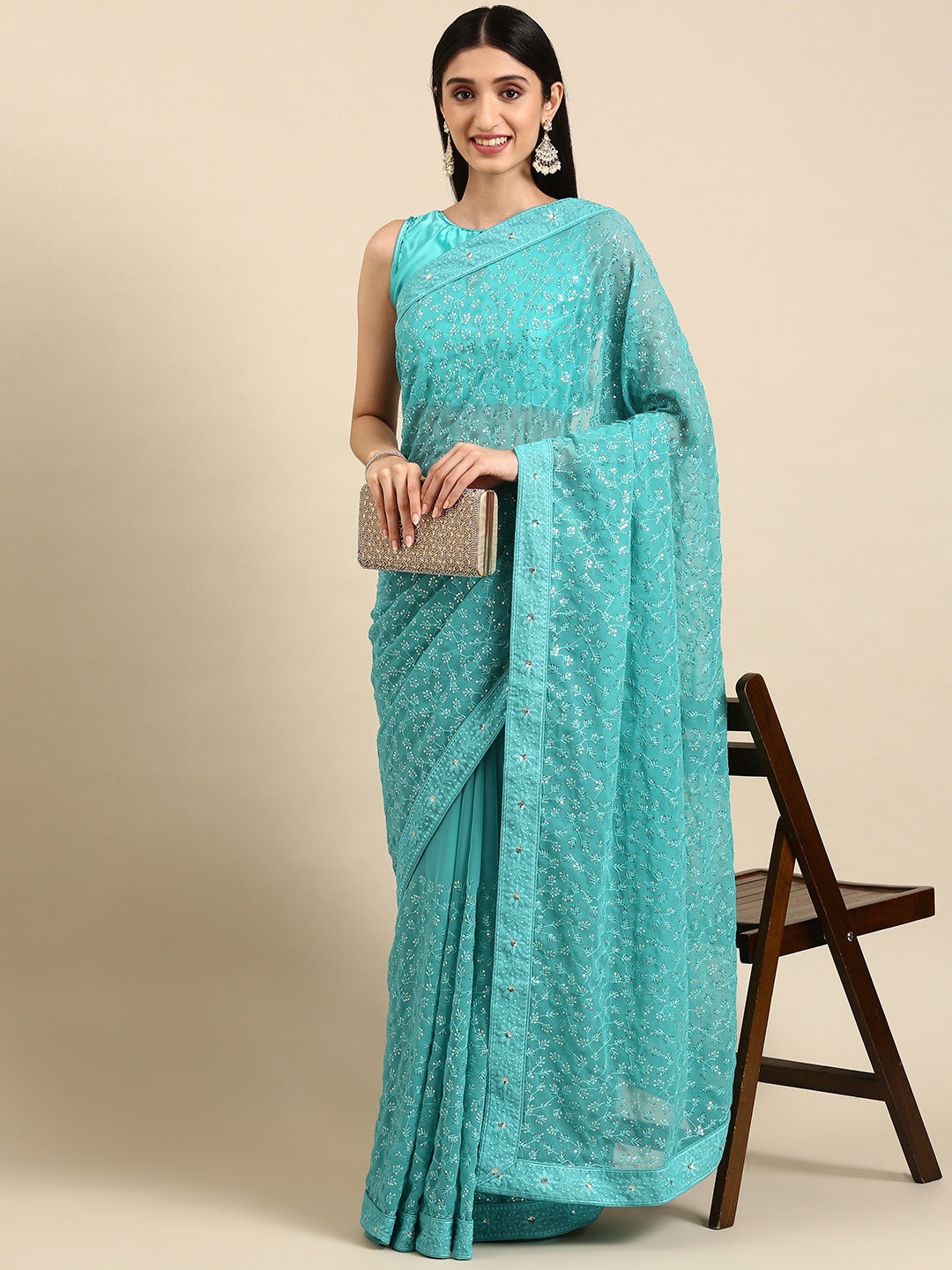 

VAIRAGEE Floral Embroidered Georgette Celebrity Saree, Blue