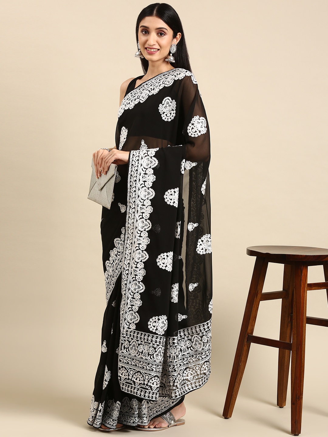 

VAIRAGEE Ethnic Motifs Embroidered Saree, Black