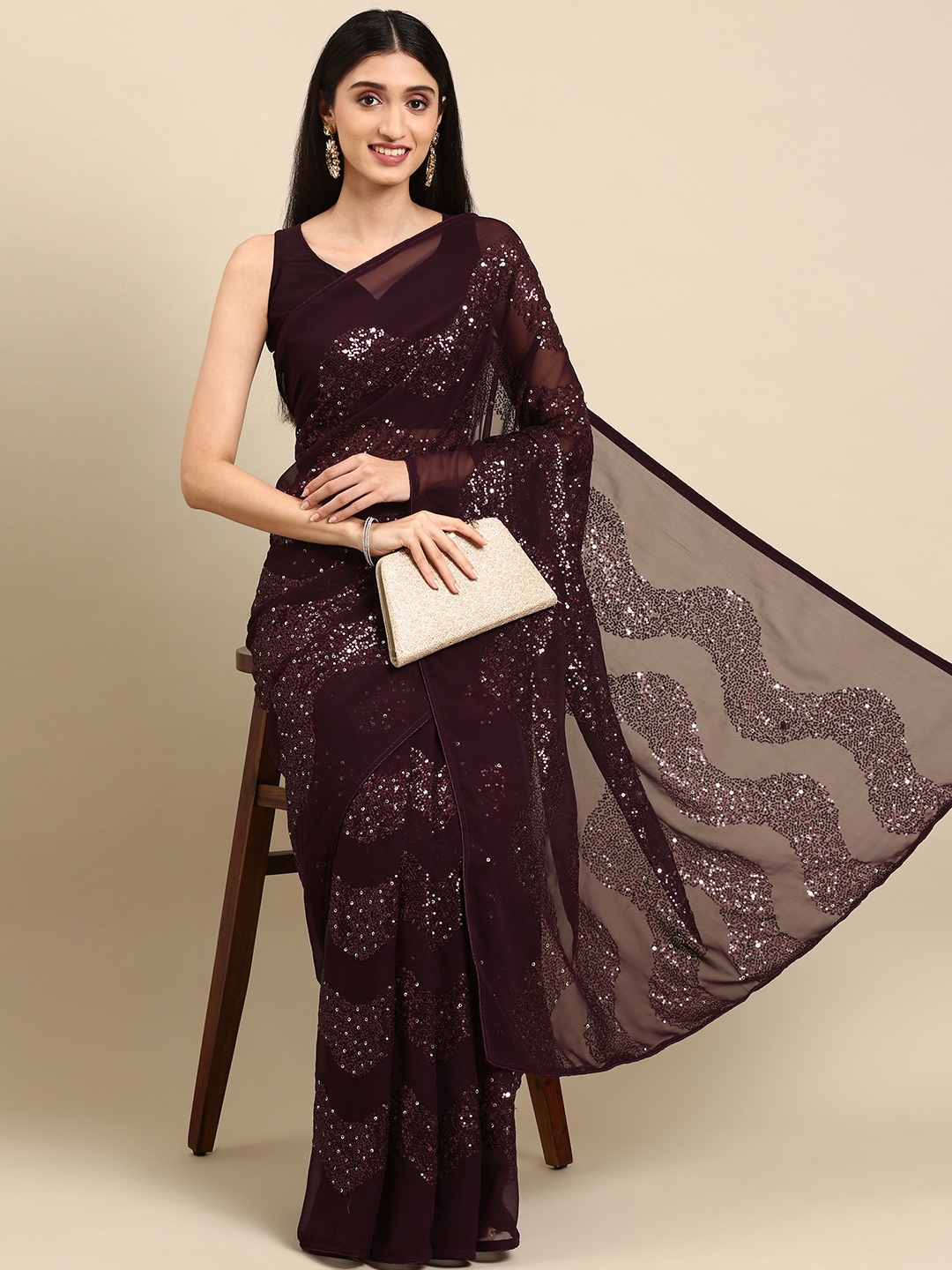 

VAIRAGEE Embellished Sequinned Saree, Magenta