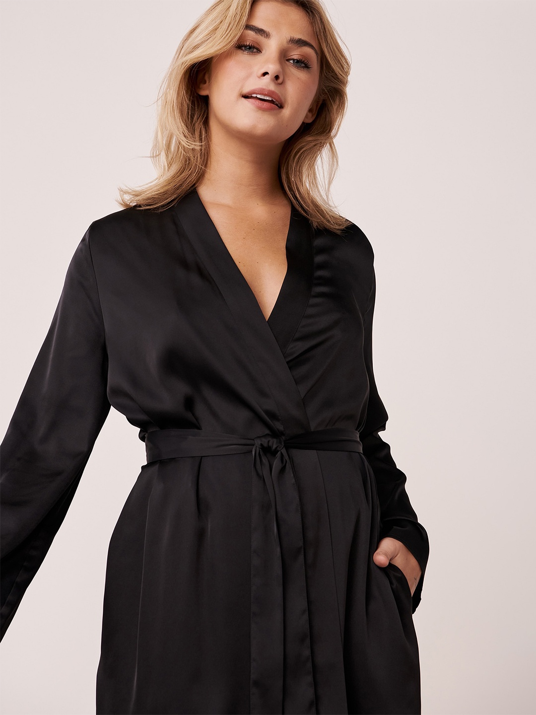 

La Vie en Rose Black Midi Dress