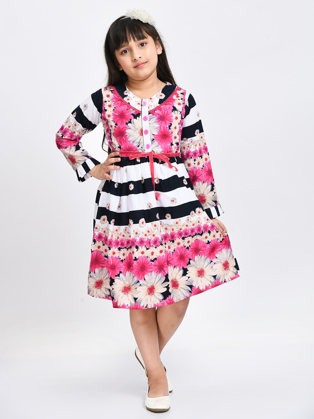 

Bella Moda Girls Black & White Cotton Floral Dress