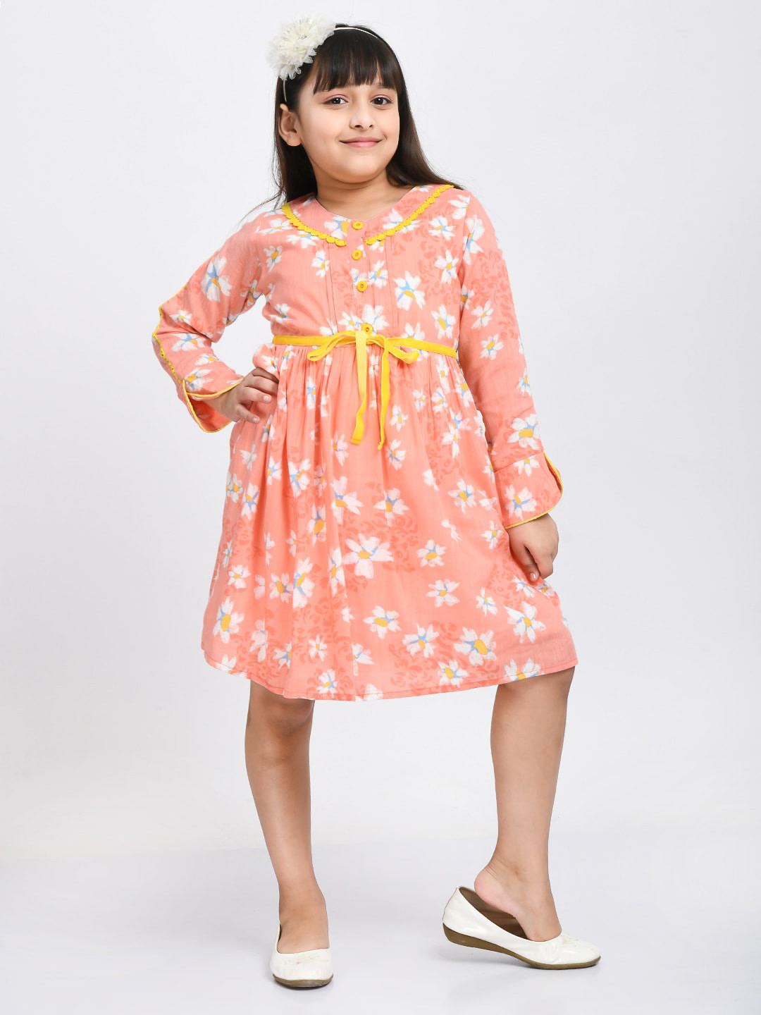

Bella Moda Girls Peach & White Cotton Floral Dress