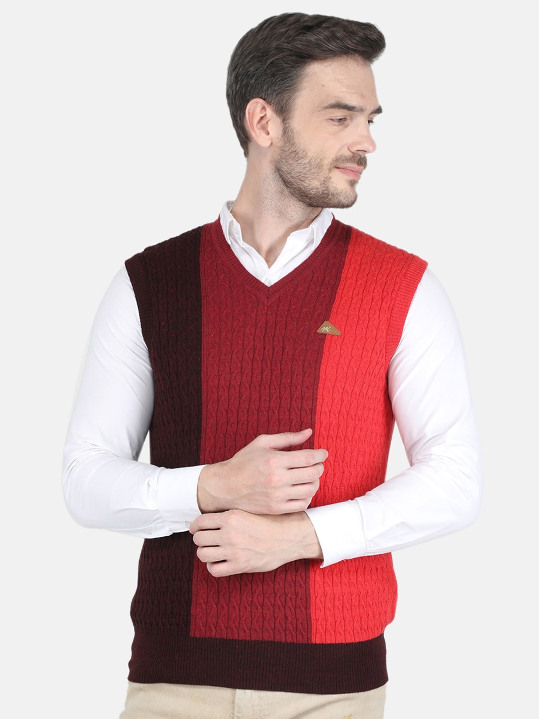 

Monte Carlo Men Maroon & Black Colourblocked Colourblocked Sweater Vest