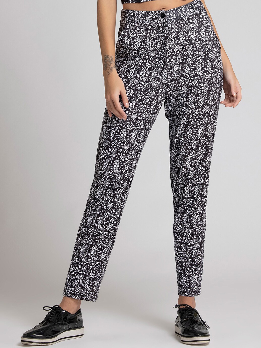 

SHAYE Women Black Floral Printed Smart Wrinkle Free Trousers
