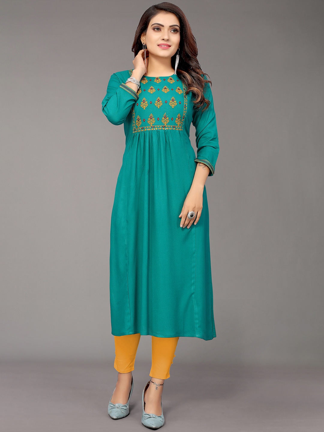 

Nimayaa Women Green Floral Embroidered Thread Work Kurta