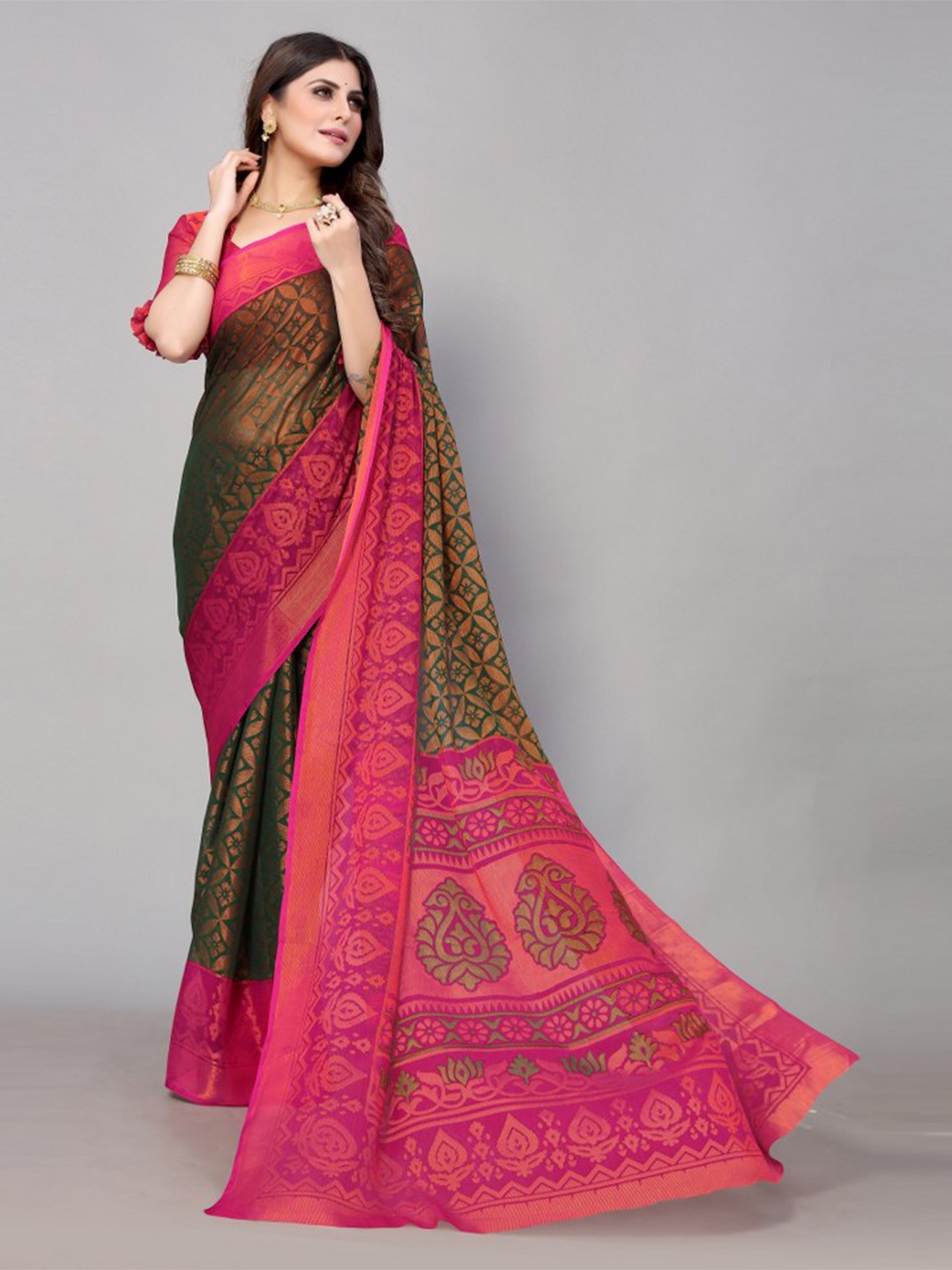 

KALINI Green & Pink Floral Printed Saree