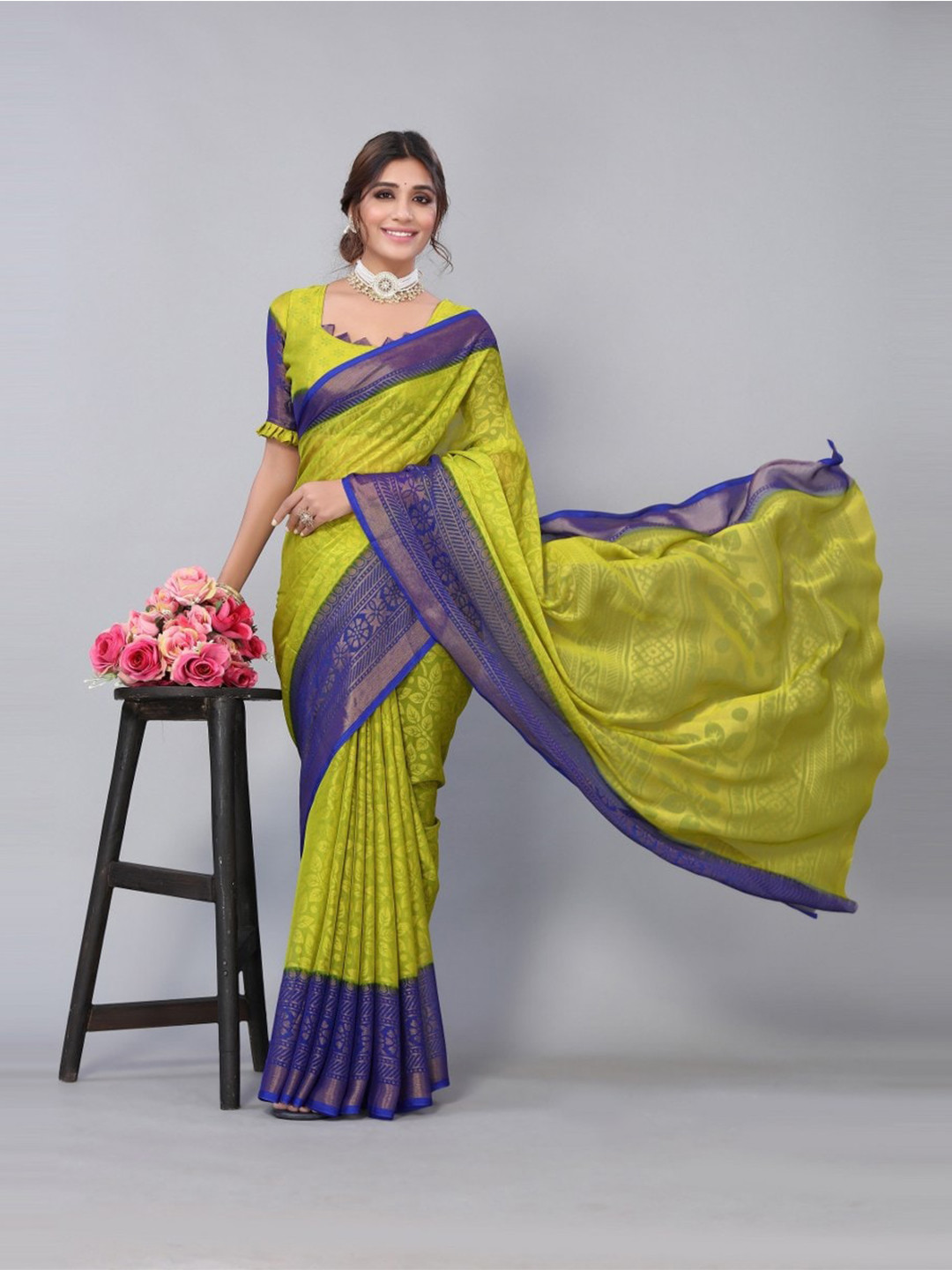

KALINI Navy Blue & Green Floral Printed Saree