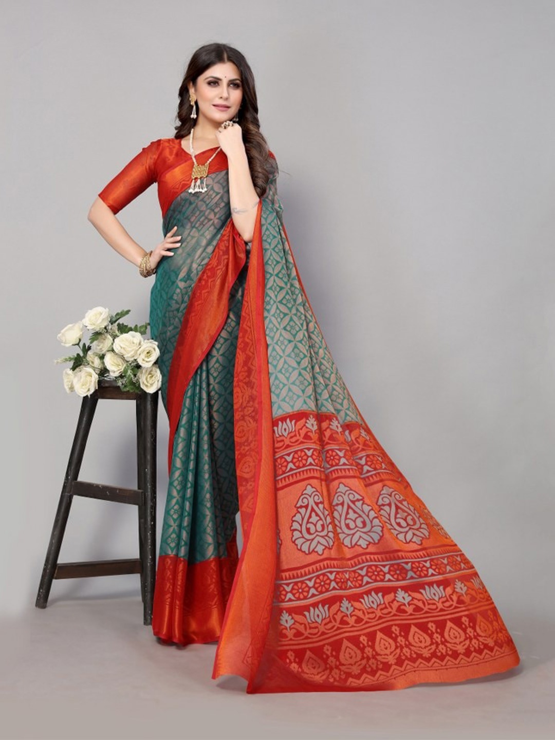 

KALINI Red & Green Ethnic Motifs Saree