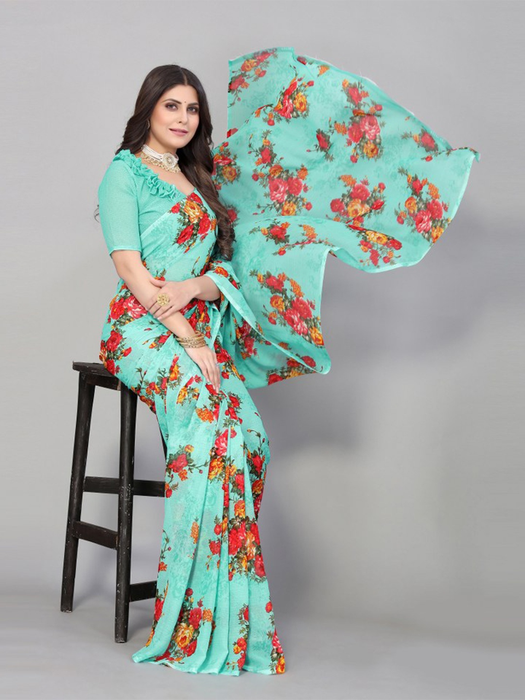 

KALINI Green & Red Floral Printed Saree