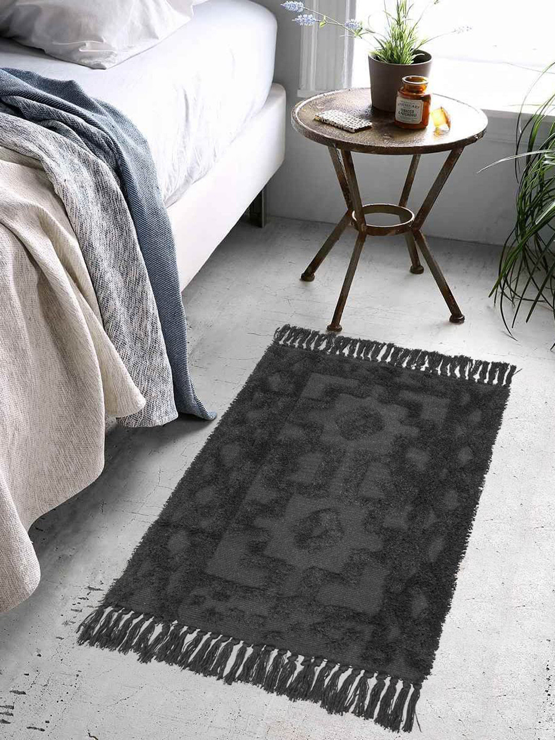

THE little BIG STORE Black Tufted Floor Mats & Dhurries