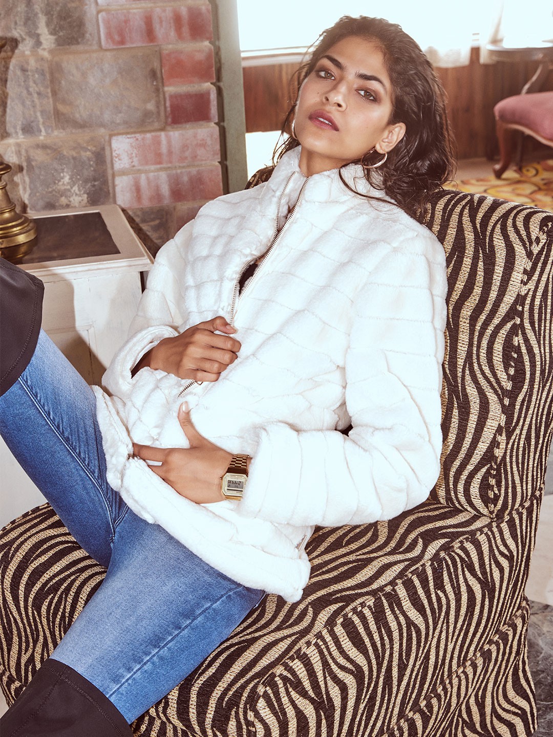 

Crimsoune Club Women White Solid Long Sleeves Bomber Jacket