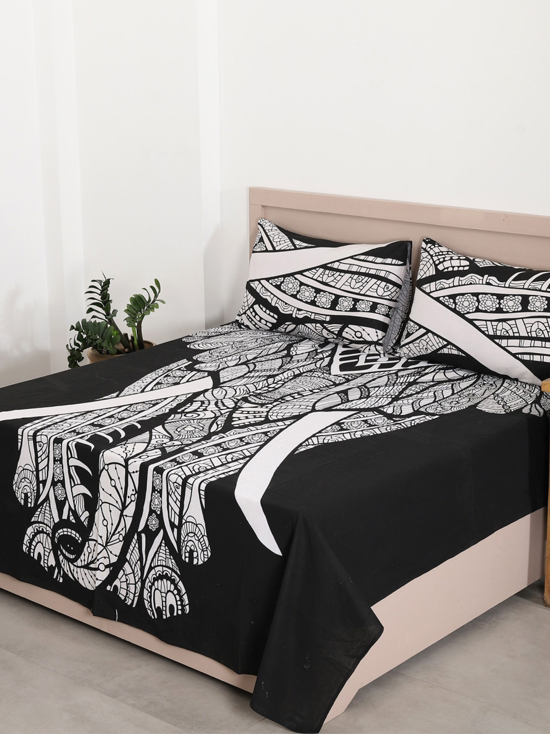 

HANDICRAFT PALACE Black & White Printed 144 TC Cotton Queen Bedsheet with 2 Pillow Covers
