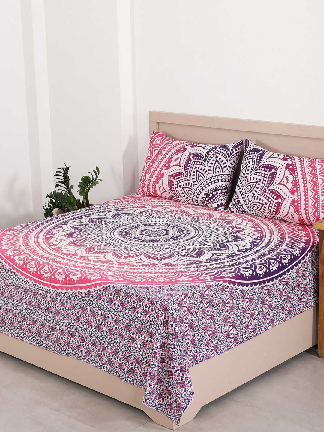 

HANDICRAFT PALACE Pink & White Printed 144 TC Cotton Queen Bedsheet with 2 Pillow Covers