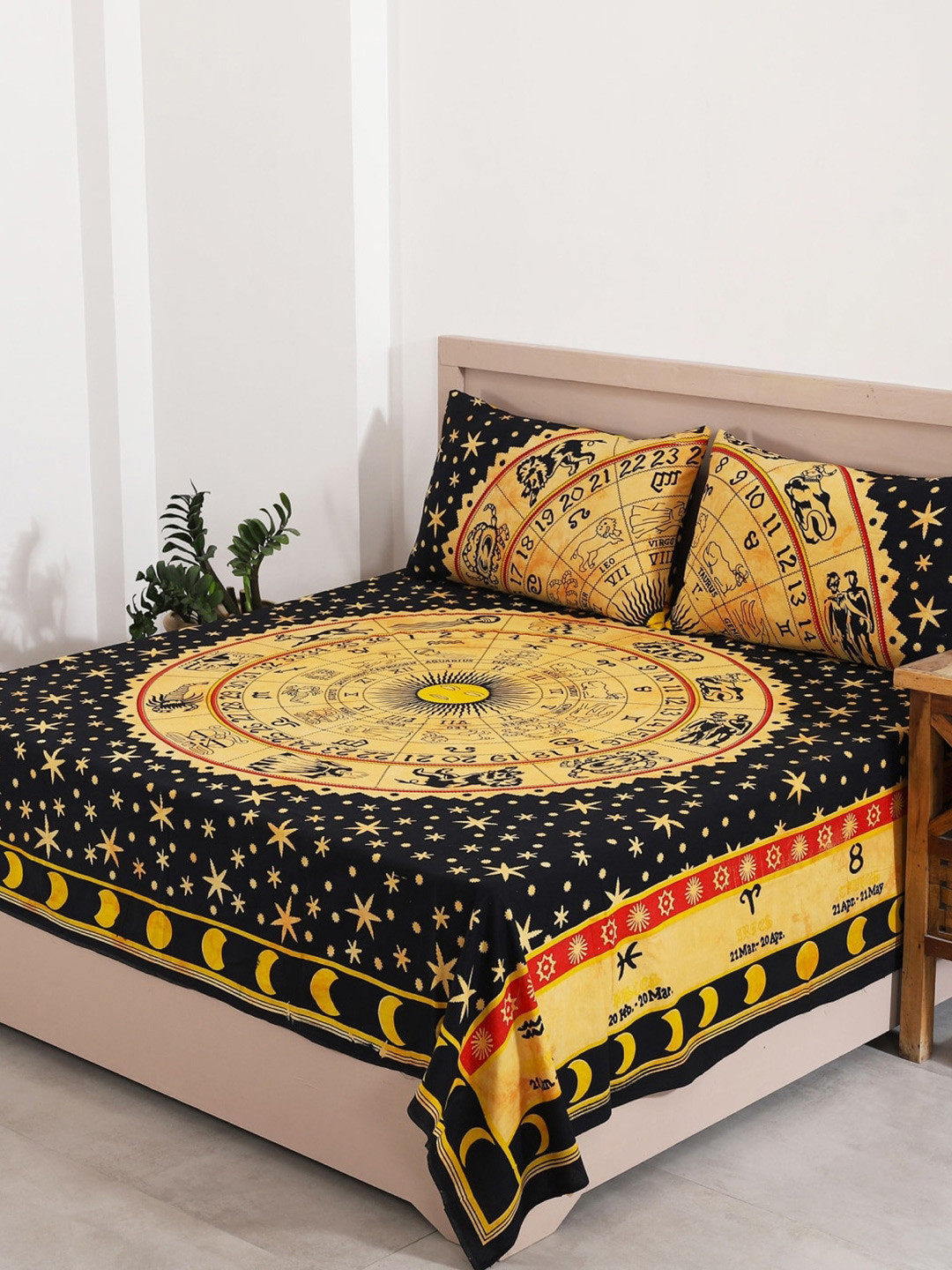 

HANDICRAFT PALACE Yellow & Black Printed 144 TC Cotton Queen Bedsheet with 2 Pillow Covers