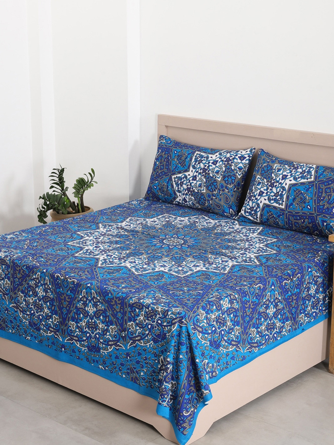 

HANDICRAFT PALACE Blue & White Printed 144 TC Cotton Queen Bedsheet with 2 Pillow Covers