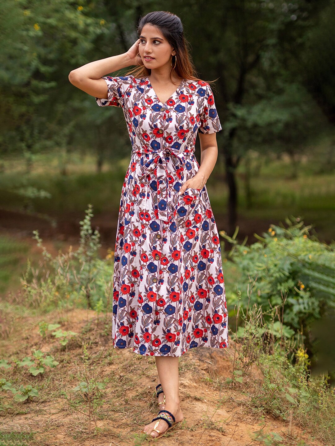 

Twilldor White & Red Floral Cotton Midi Dress