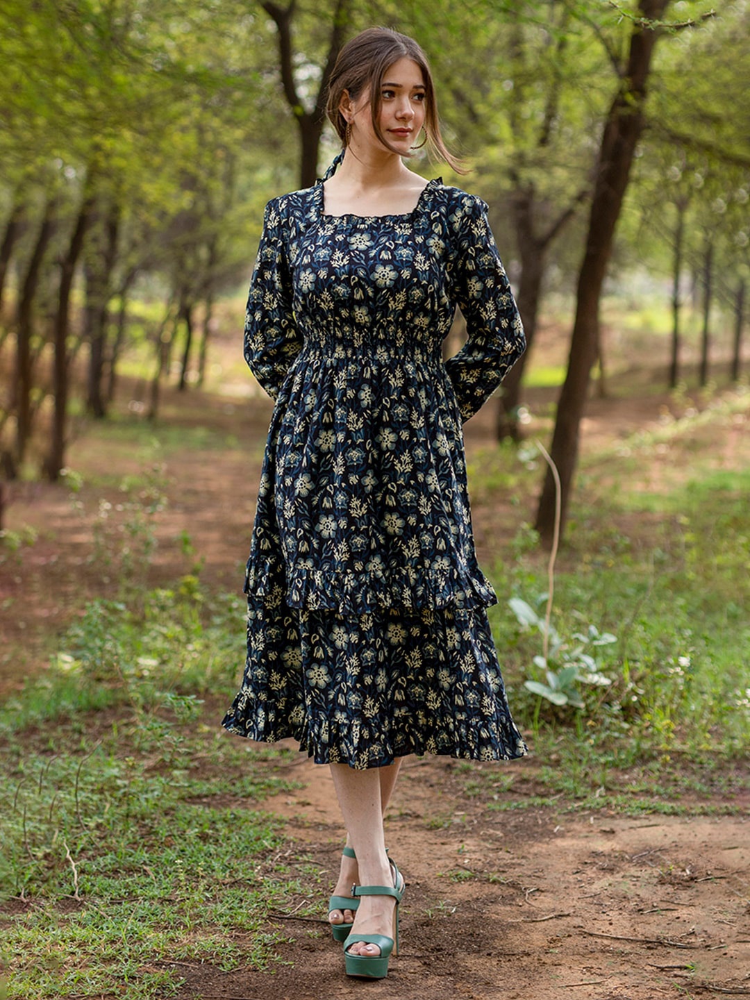 

Twilldor Black & Beige Floral Cotton Midi Dress