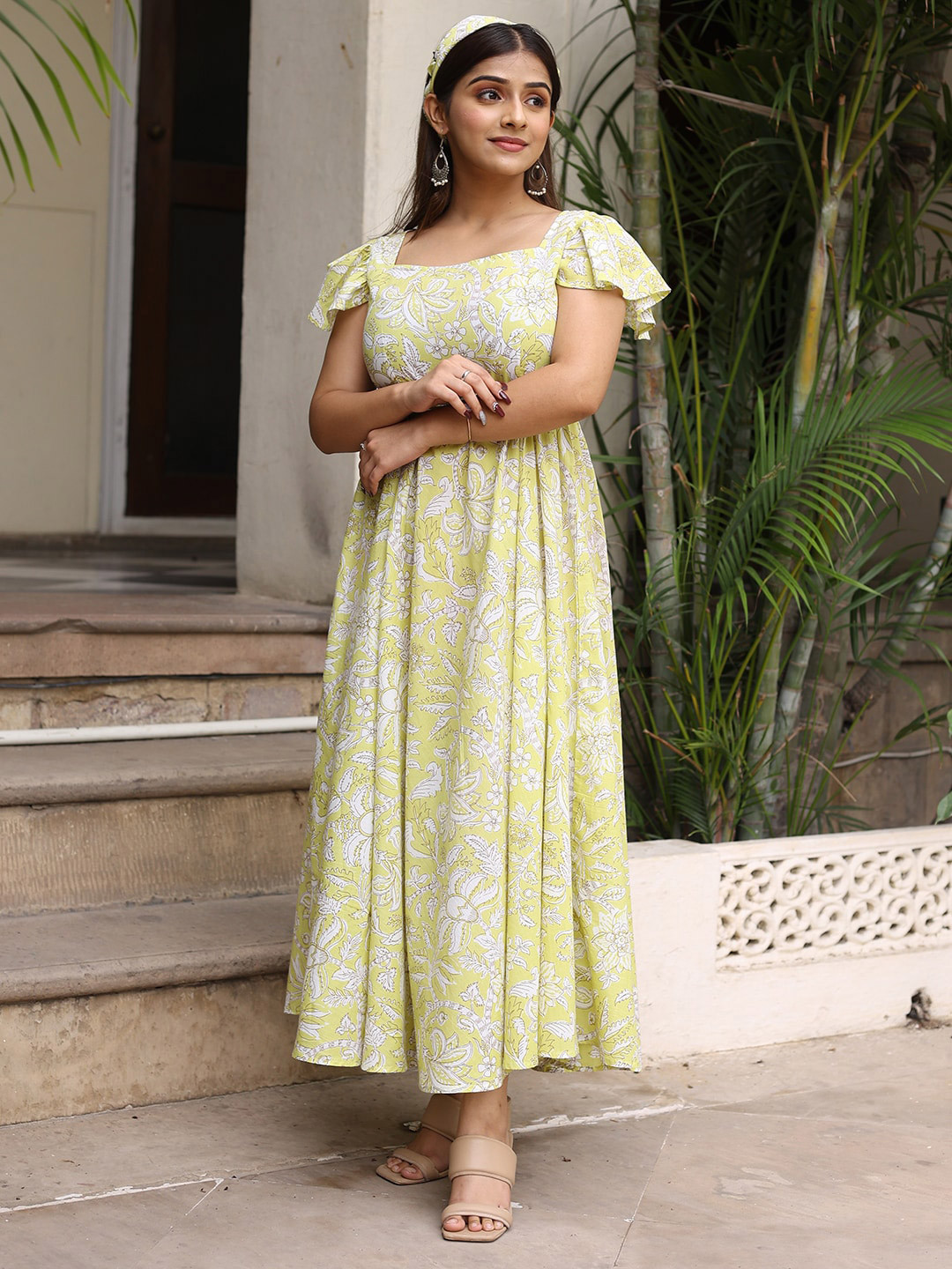 

Twilldor Yellow & White Floral Cotton Maxi Dress