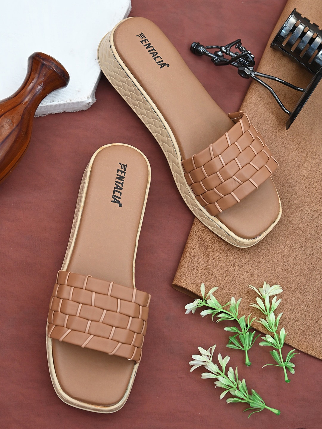 

Fentacia Beige Flatform Heels
