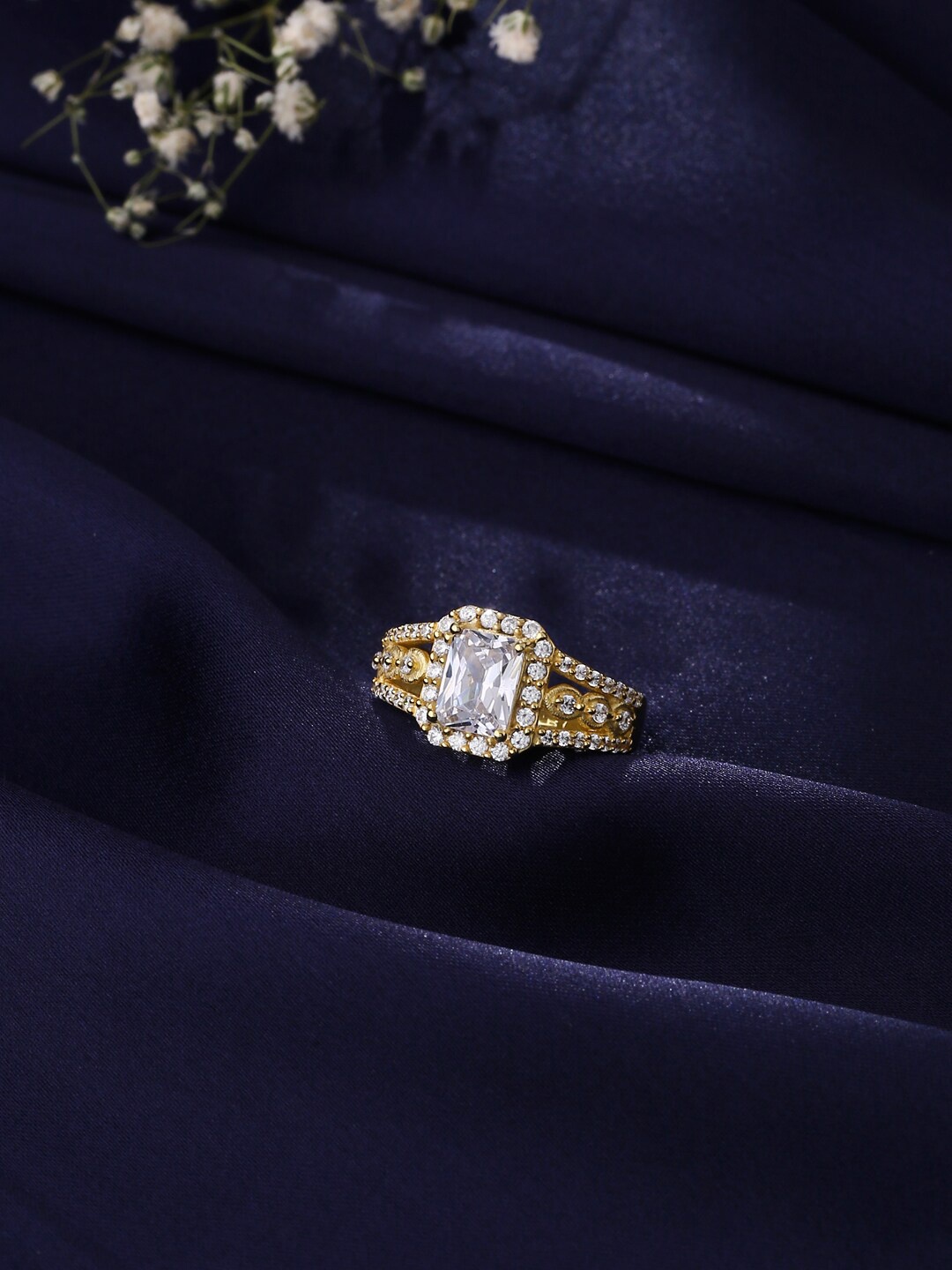 

Silgo Gold-Plated White CZ-Studded Finger Ring