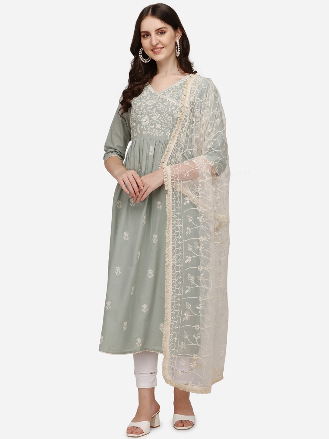 

Berrylicious Women Grey Floral Embroidered Angrakha Kurta with Trousers & With Duppatta