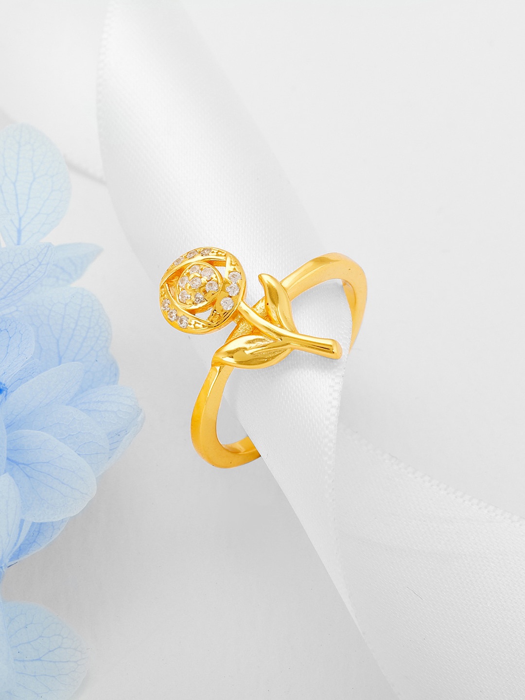 

GIVA 925 Sterling Silver Gold-Plated White CZ-Studded Finger Ring
