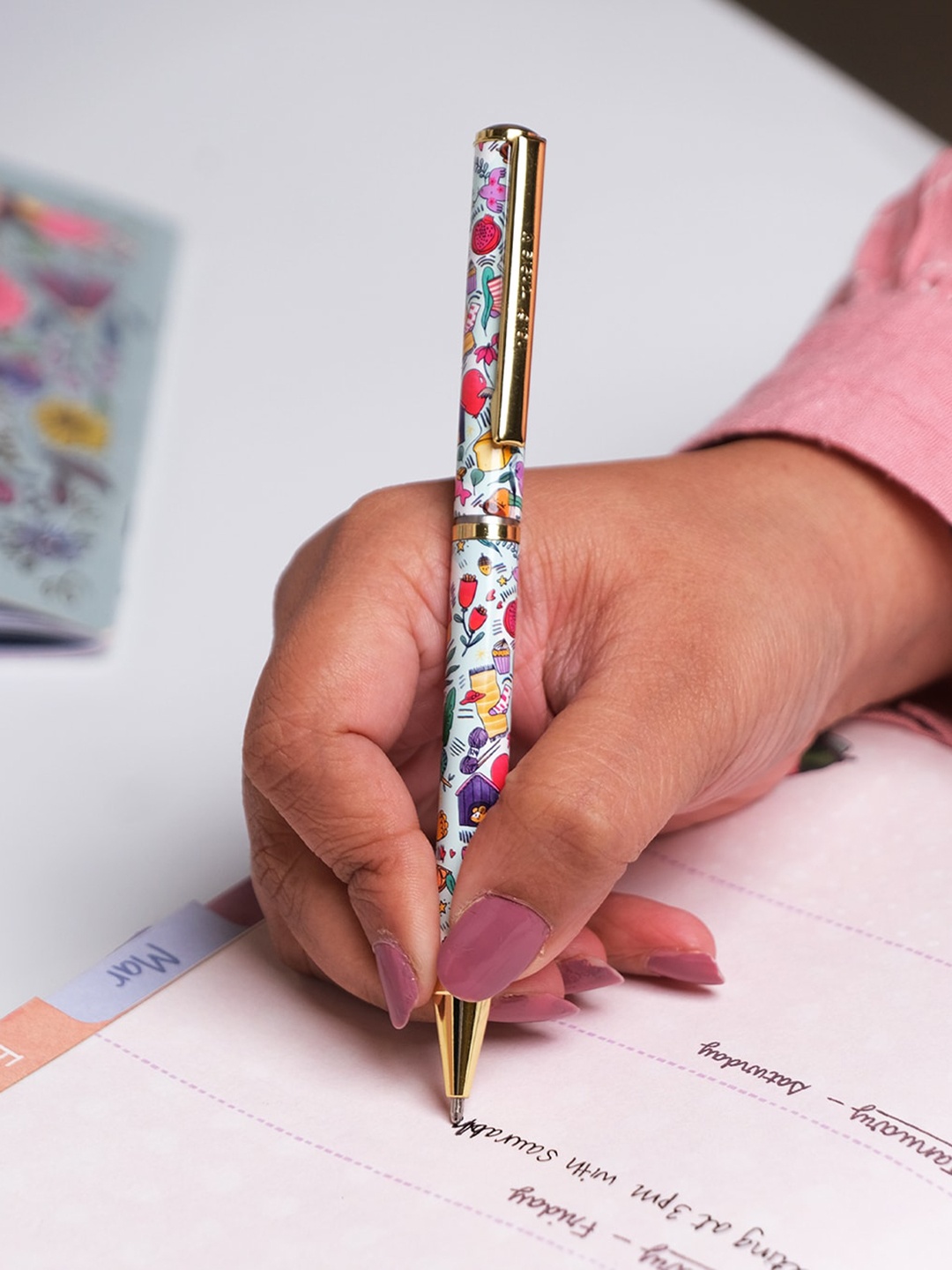 

Alicia Souza White Wonderful World White Printed Pen With Box