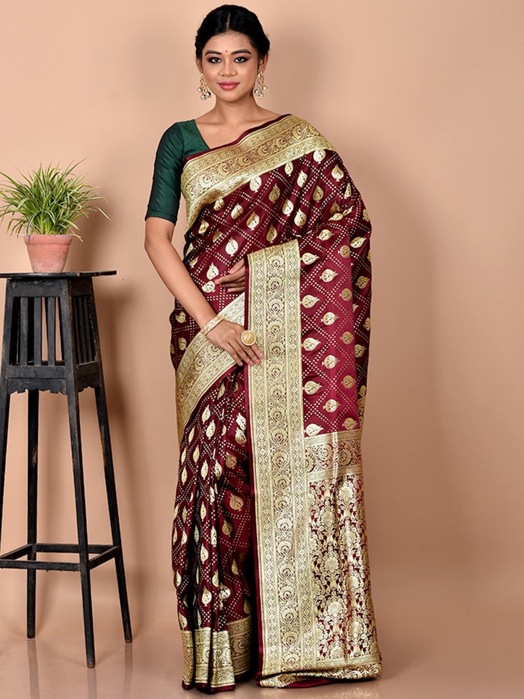 

AllSilks Maroon & Gold-Toned Woven Design Zari Silk Blend Banarasi Saree