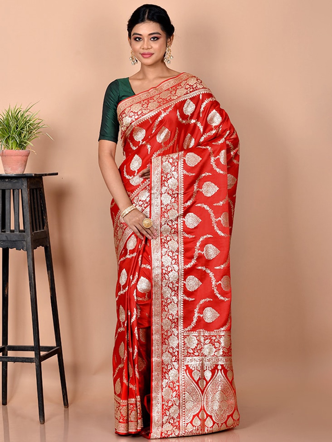 

AllSilks Red & Gold-Toned Woven Design Zari Silk Blend Banarasi Saree