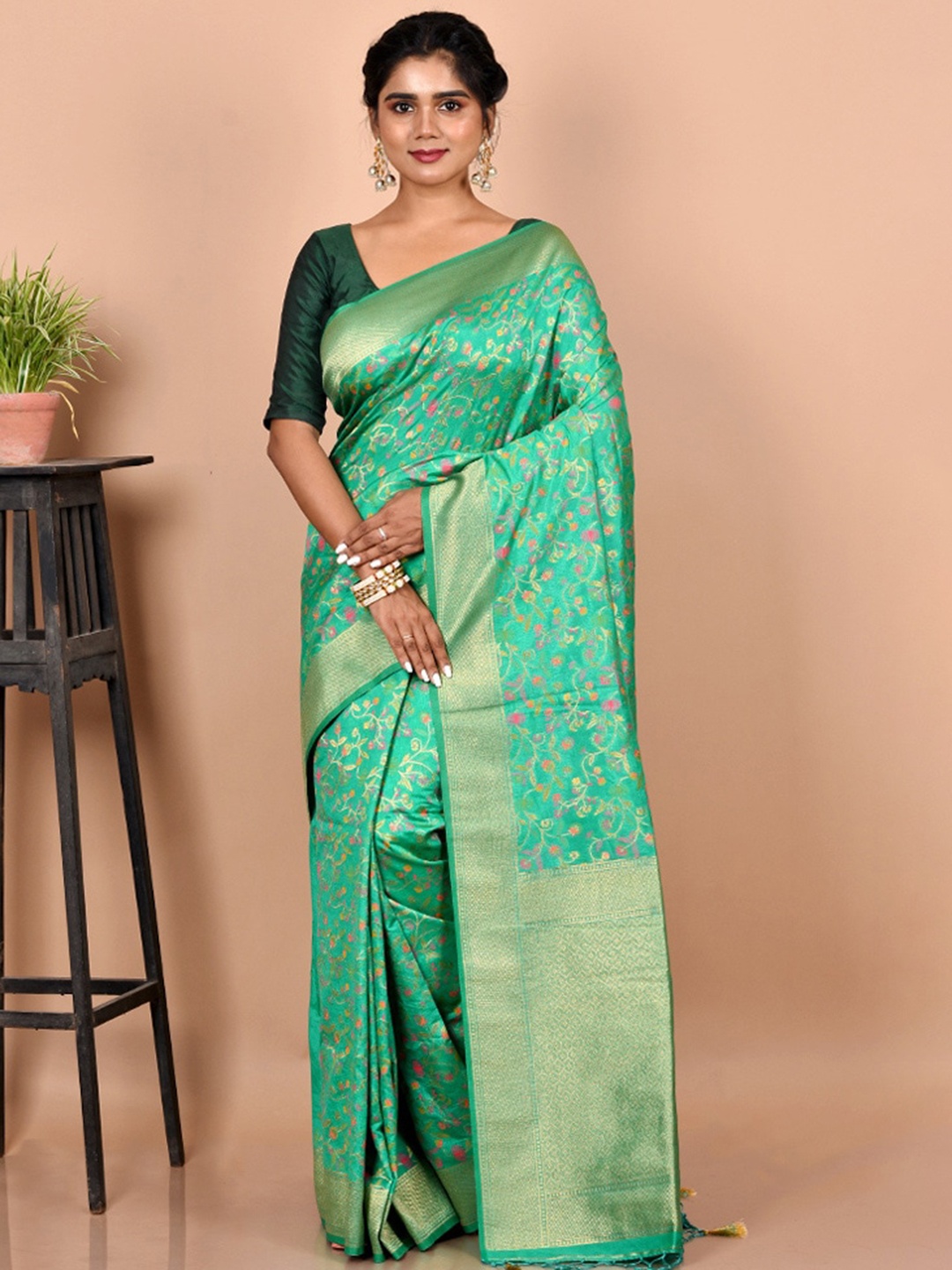 

AllSilks Green & Gold-Toned Floral Zari Silk Blend Saree