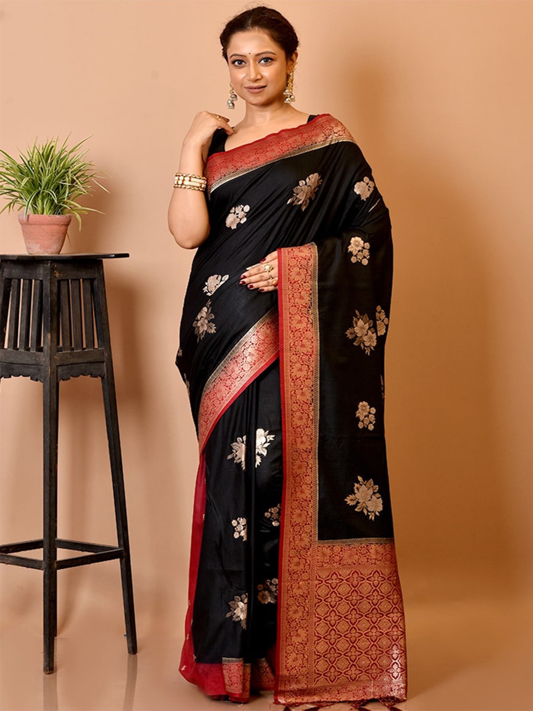 

AllSilks Black & Gold-Toned Woven Design Zari Silk Blend Saree