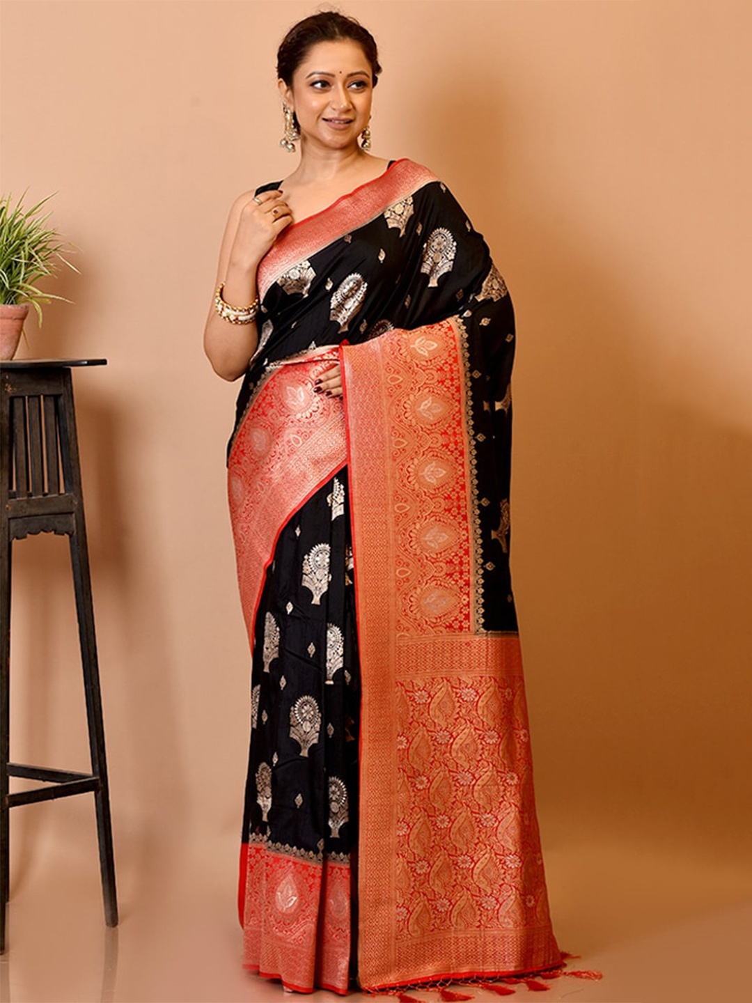 

AllSilks Black & Gold-Toned Woven Design Zari Silk Blend Saree