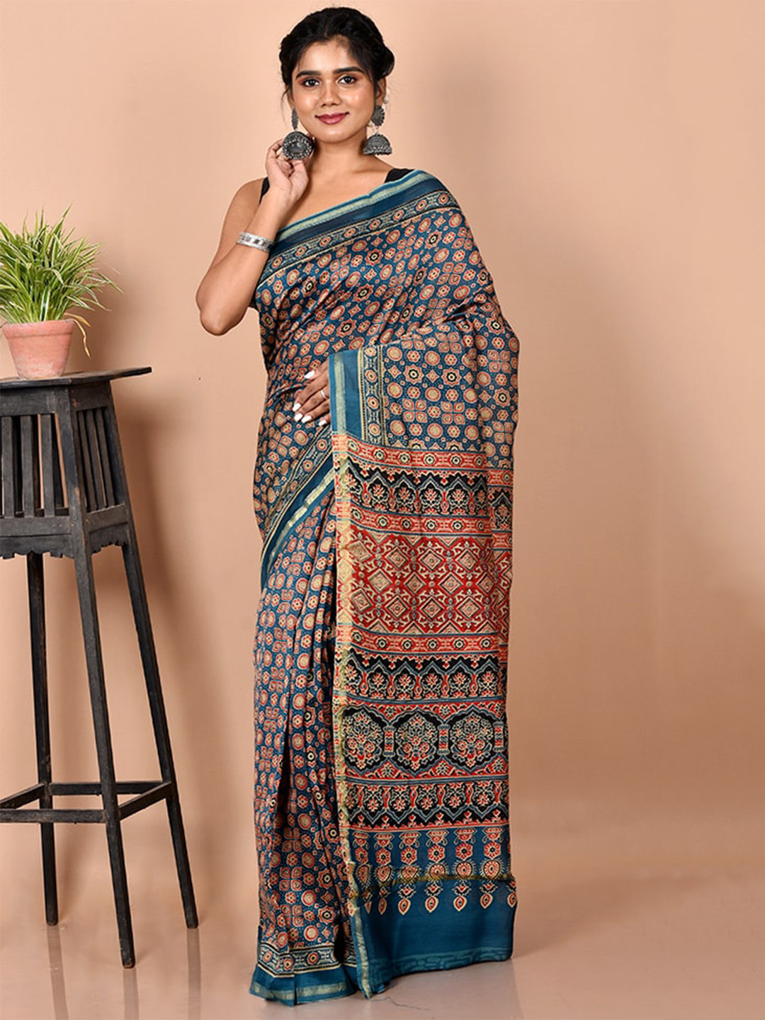 

AllSilks Navy Blue & Brown Floral Silk Blend Chanderi Saree
