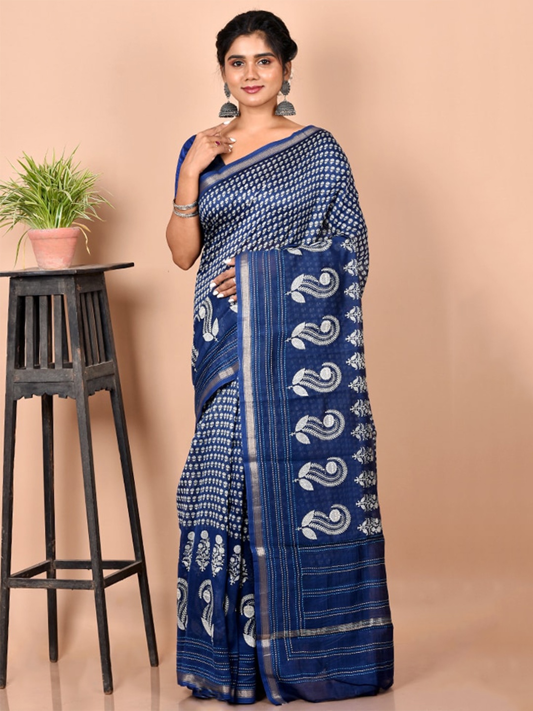 

AllSilks Navy Blue & White Floral Zari Pure Cotton Saree