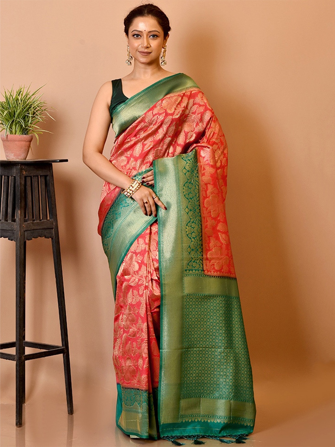 

AllSilks Pink & Gold-Toned Ethnic Motifs Zari Silk Blend Saree