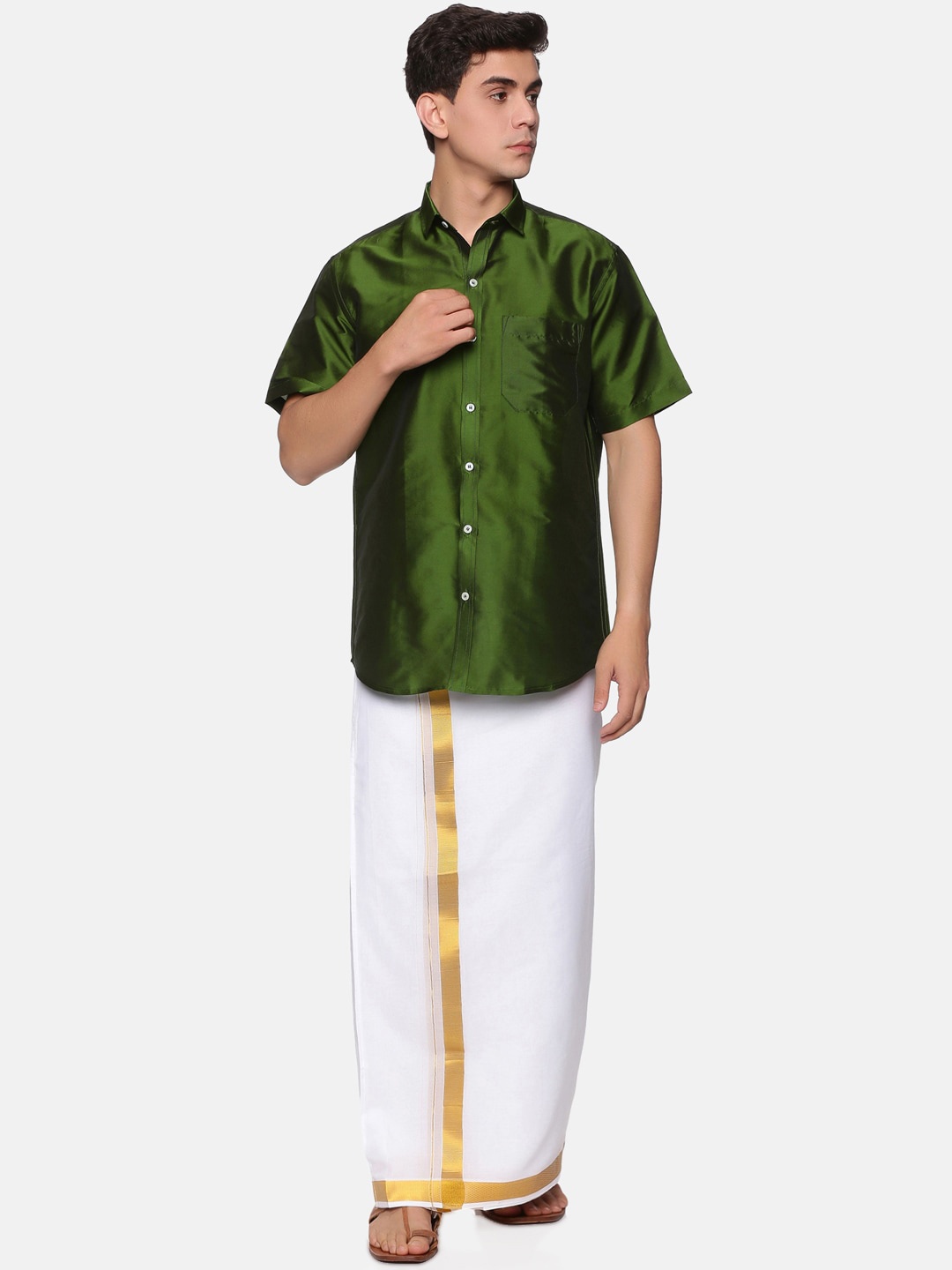 

Sethukrishna Men Olive Green & White Solid Short Sleeves Shirt with Veshti