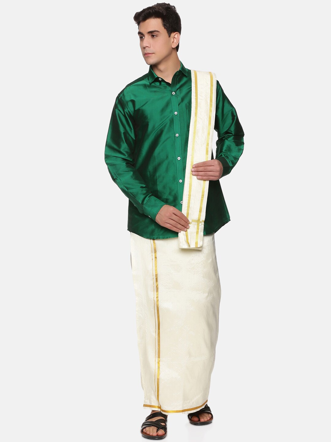 

Sethukrishna Men Green & Off White Clothing Set