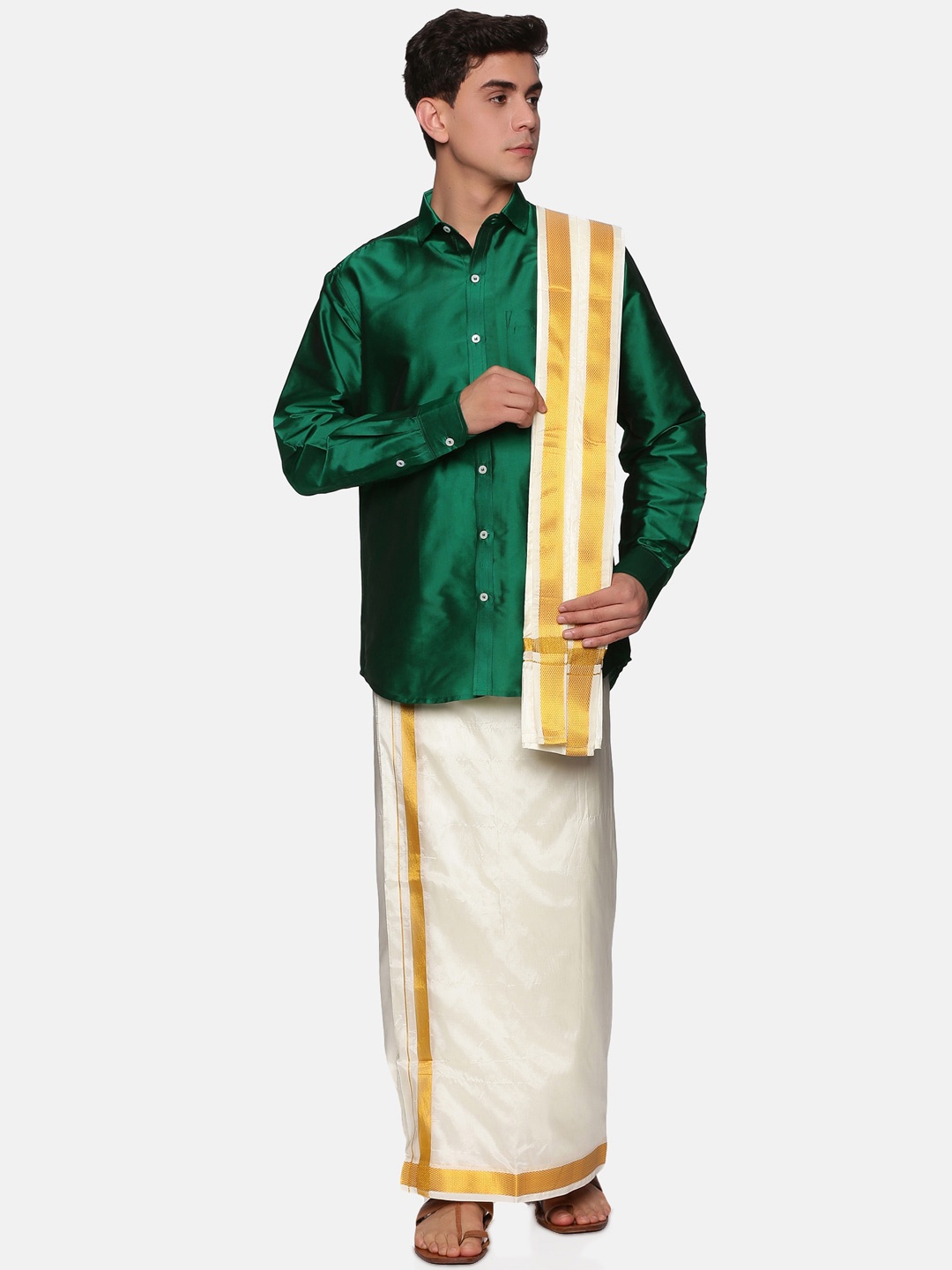 

Sethukrishna Men Green & Off White Clothing Set