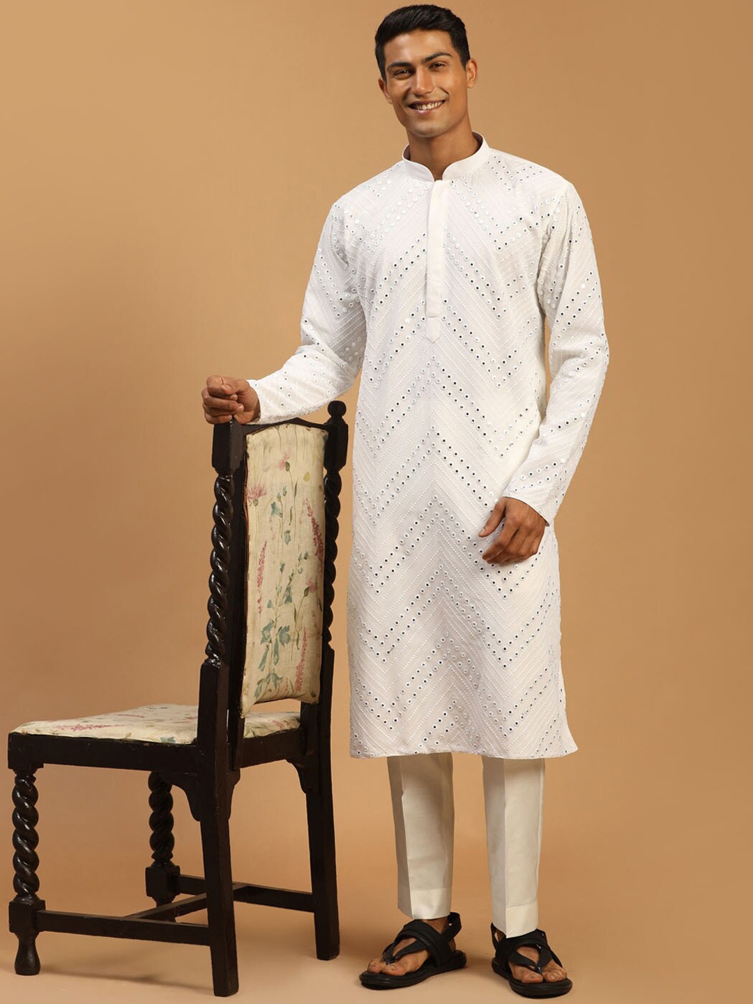 VASTRAMAY Men Embroidered Mirror Work Kurta With Trousers, Off white