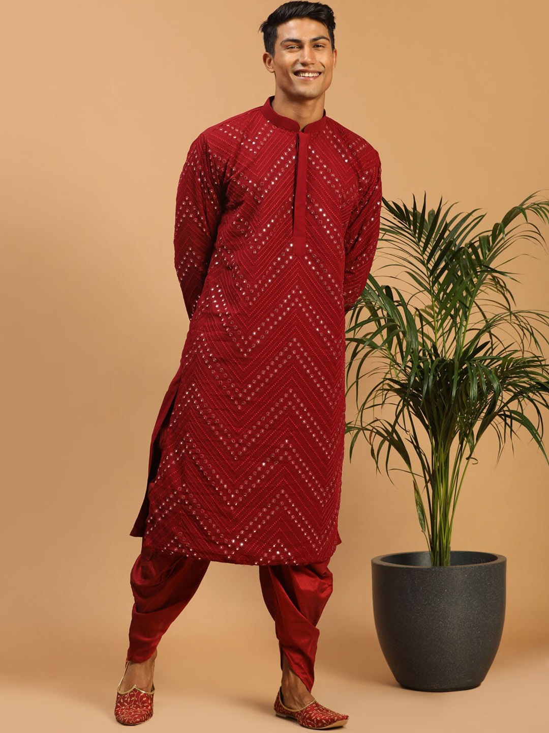 

VASTRAMAY Men Maroon Embroidered Mirror Work Kurta With Dhoti Pants