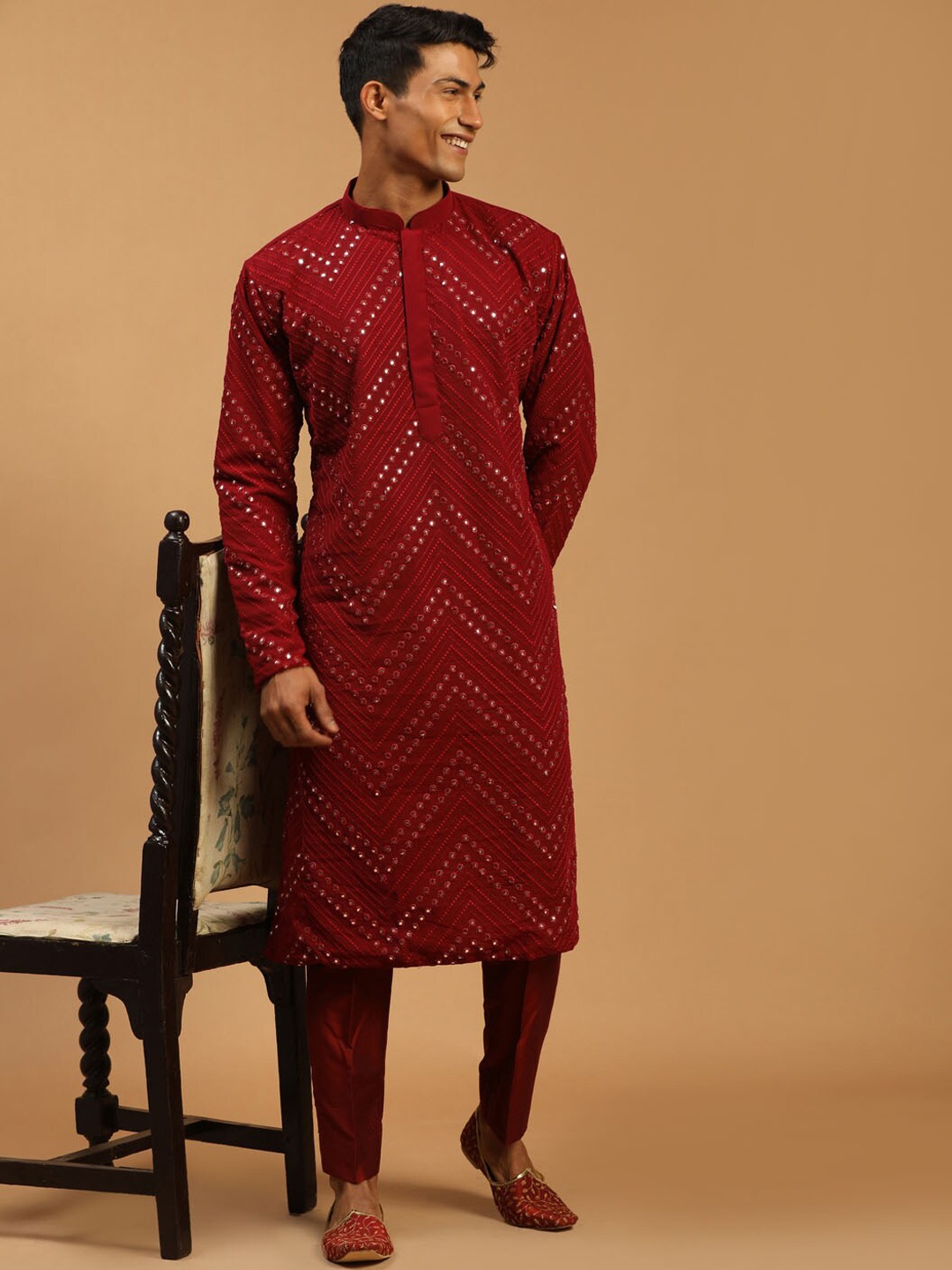 

VASTRAMAY Men Maroon Embroidered Mirror Work Kurta With Trousers
