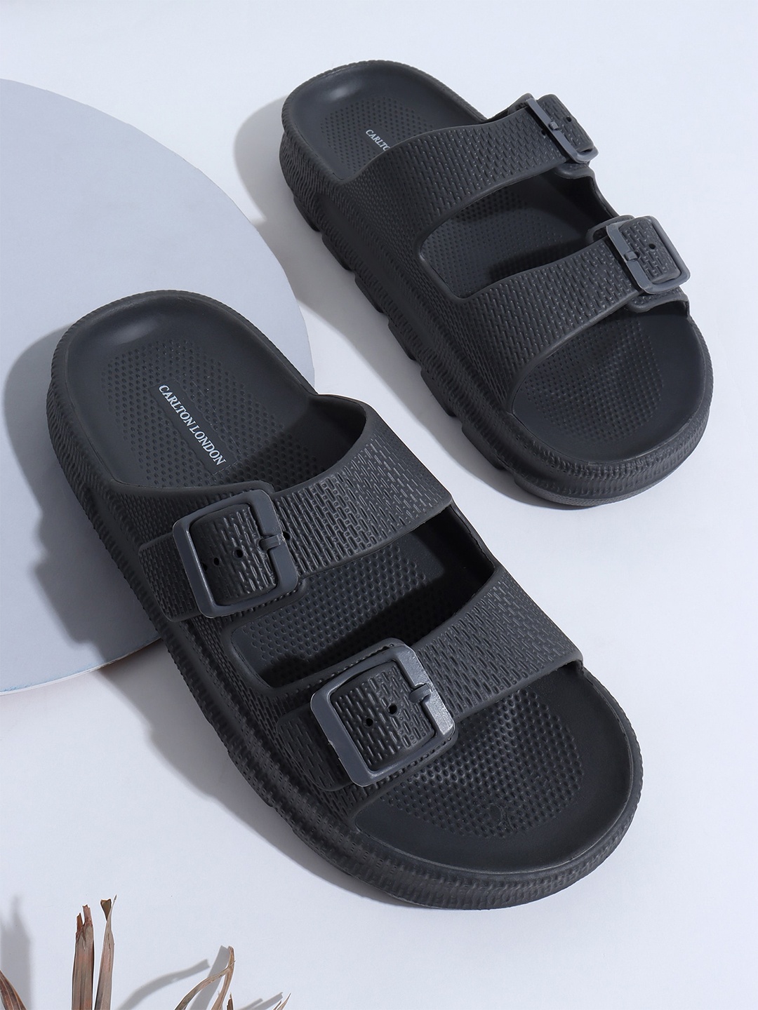 

Carlton London Men Grey Rubber Sliders