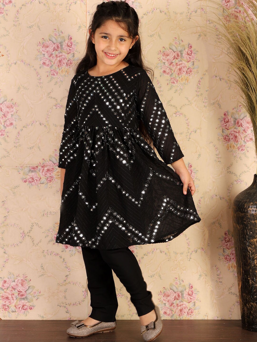 

VASTRAMAY Girls Black Embroidered Mirror Work Kurta With Churidar